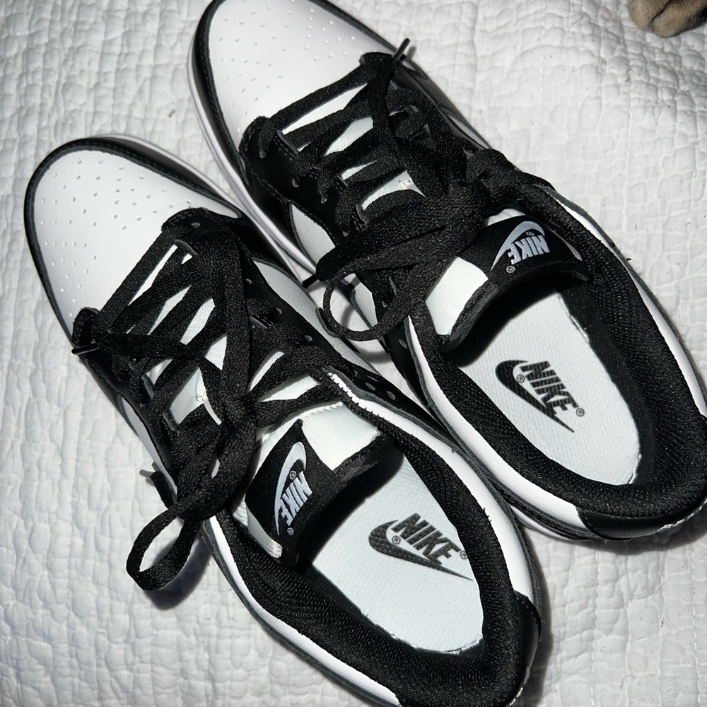 Nike Dunk Lows Panda